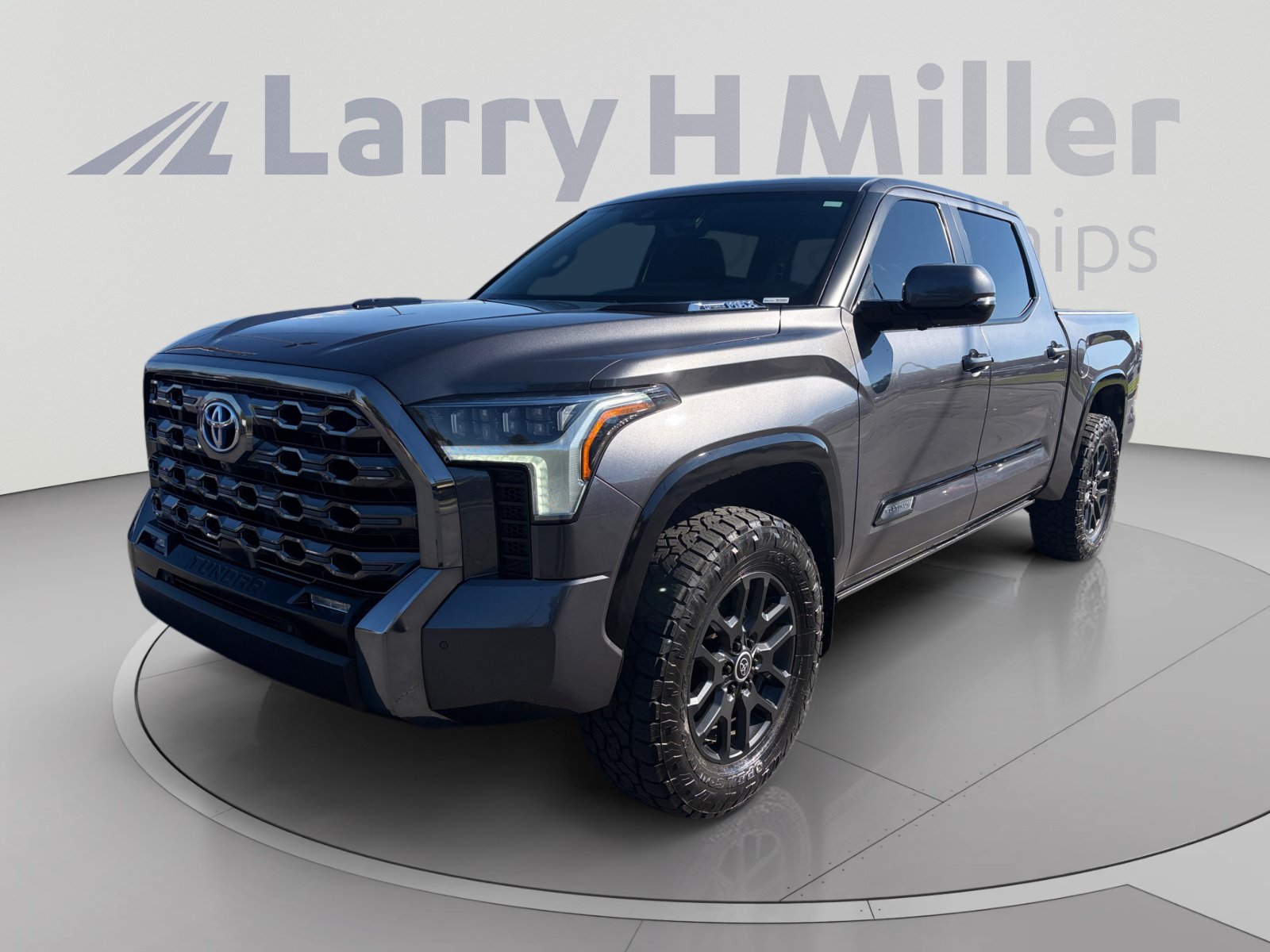 Used 2024 Toyota Tundra Platinum AWD/4WD image 1