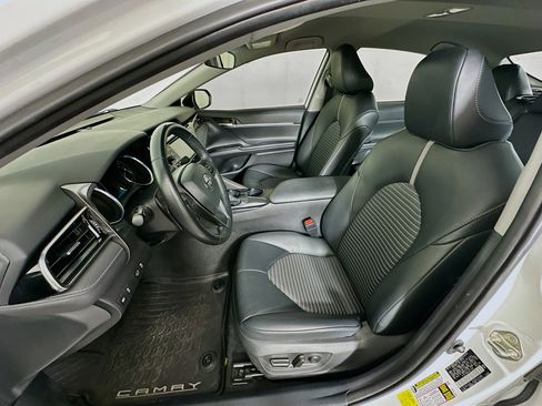 Used 2020 Toyota Camry SE FWD image 13
