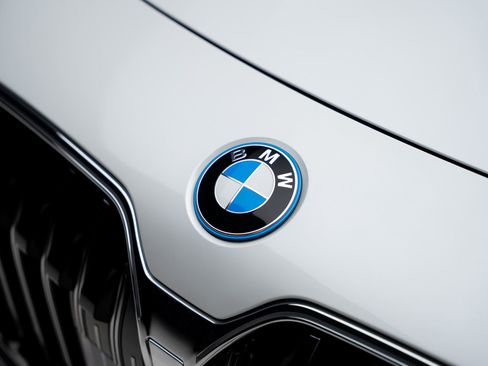 Used 2023 BMW i7 xDrive60 AWD/4WD image 13