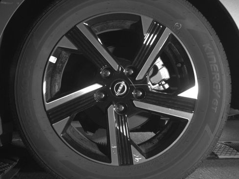 Used 2025 Nissan Sentra SV image 14