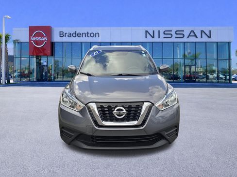 Used 2019 Nissan Kicks SV FWD image 2