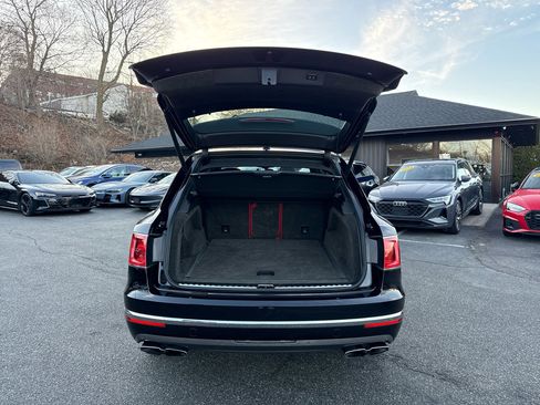 Used 2019 Bentley Bentayga image 19
