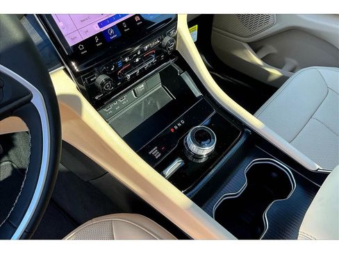 New 2025 Jeep Grand Cherokee Limited w/ Luxury Tech Group II AWD/4WD image 9