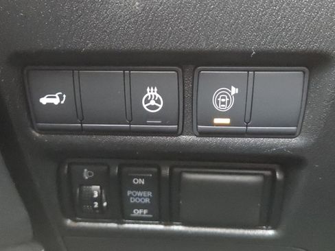 Used 2018 Nissan Armada Platinum image 7