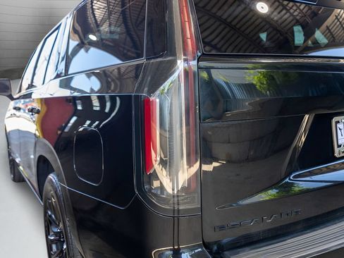 Used 2022 Cadillac Escalade Sport Platinum w/ LPO, ONYX Package AWD/4WD image 18