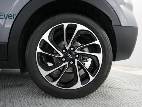 Used 2022 Chevrolet Bolt EUV Premier w/ Sun & Sound Package image 18