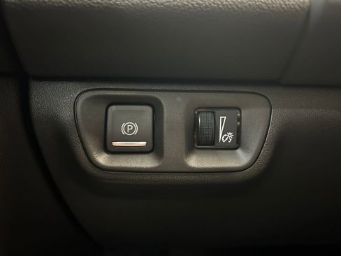 Used 2023 GMC Acadia SLT w/ Elevation Edition image 14