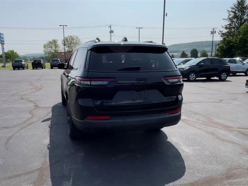 Used 2023 Jeep Grand Cherokee L Limited w/ Black Appearance Package image 7