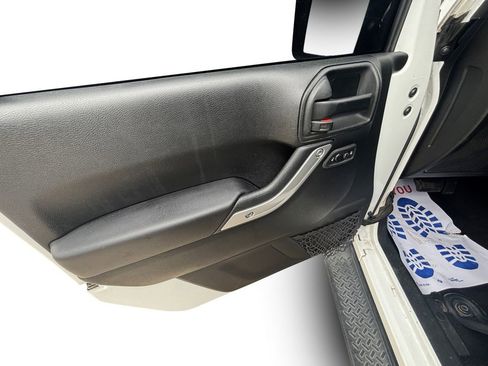 Used 2018 Jeep Wrangler Unlimited Sahara w/ Connectivity Group image 20