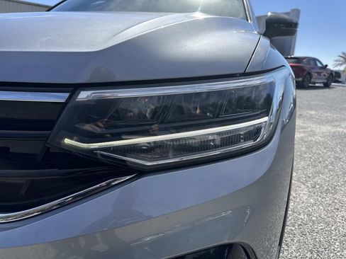 Used 2022 Volkswagen Tiguan SE R-Line image 9