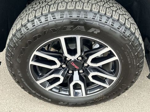 Used 2025 GMC Sierra 1500 AT4 w/ Technology Package image 32