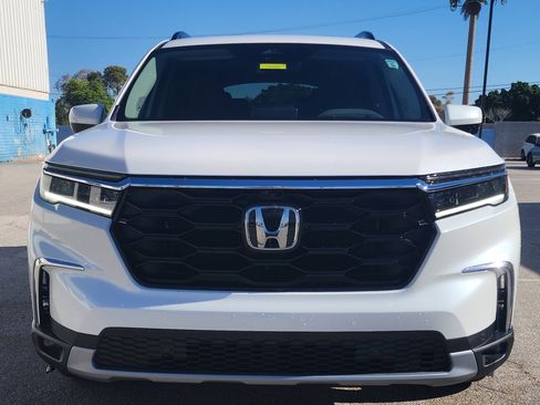 Certified 2025 Honda Pilot Elite image 2