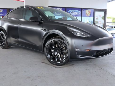 Used 2022 Tesla Model Y Long Range image 3
