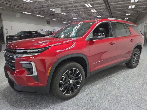 New 2026 Chevrolet Traverse LT w/ Sun and Wheel Package AWD/4WD image 3