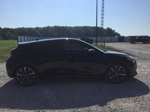 Used 2019 Hyundai Veloster 2.0 Premium image 2