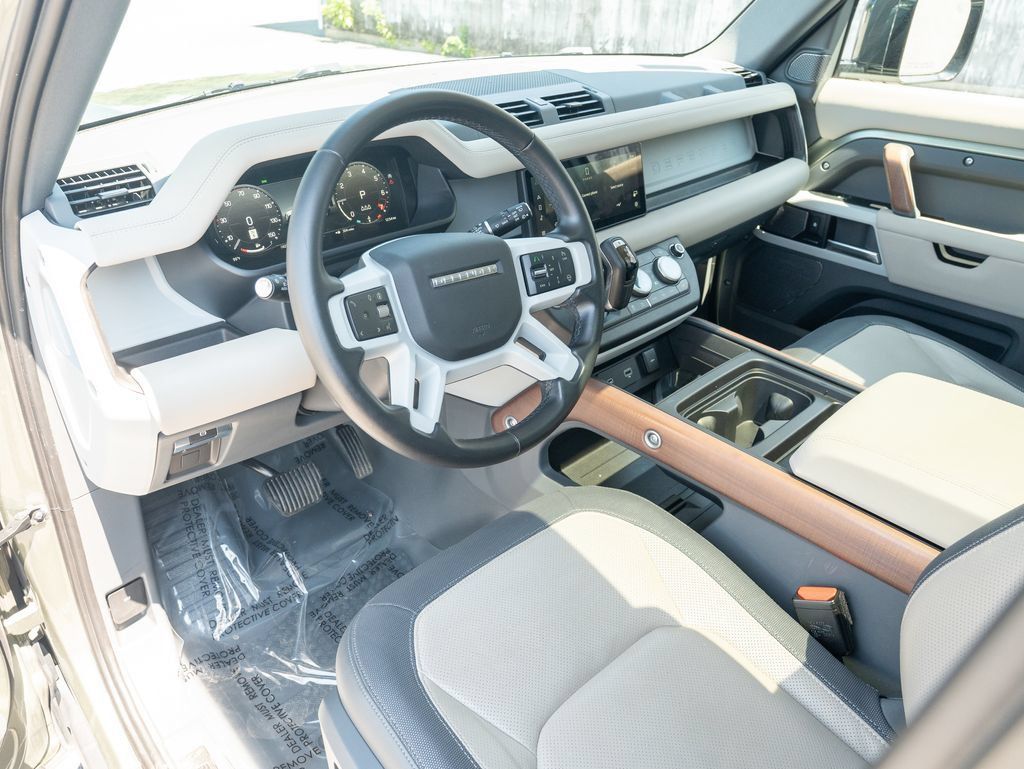 Used 2024 Land Rover Defender 110 X-Dynamic SE AWD/4WD image 12
