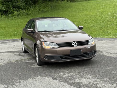 Used 2011 Volkswagen Jetta SE image 3