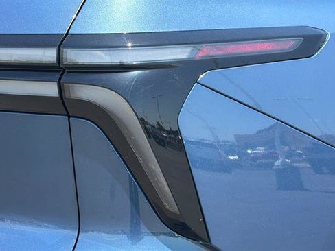 New 2026 Chevrolet Traverse RS w/ LPO, Floor Liner Package AWD/4WD image 33
