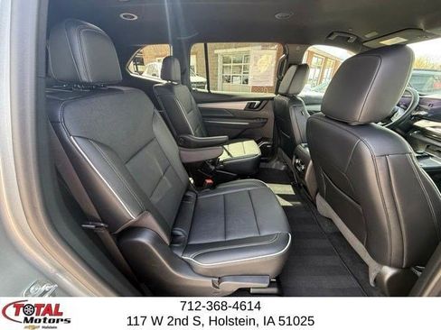 Used 2025 Buick Enclave Preferred AWD/4WD image 14