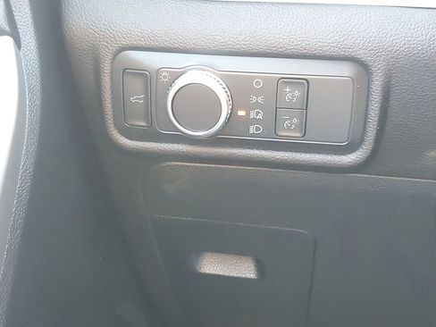 Used 2022 Ford Explorer XLT image 12