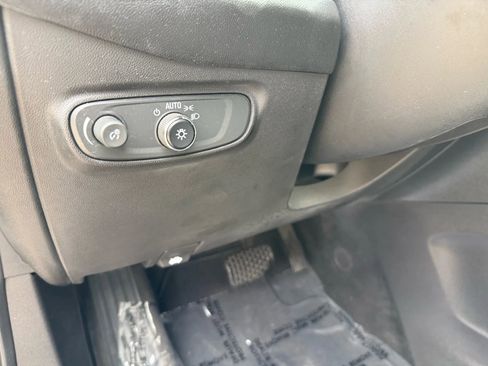 Used 2020 Chevrolet Equinox LT image 11