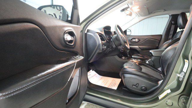 Used 2020 Jeep Cherokee Latitude Plus FWD image 9