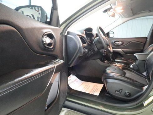 Used 2020 Jeep Cherokee Latitude Plus FWD image 9