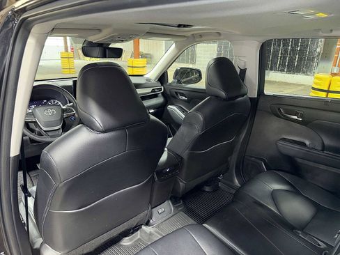 Certified 2022 Toyota Highlander XLE image 28