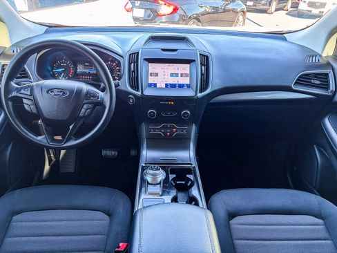 Used 2020 Ford Edge SE image 11