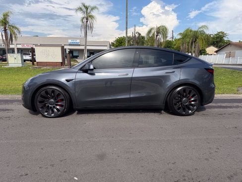 Used 2021 Tesla Model Y Performance AWD/4WD image 4
