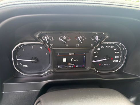 Used 2021 GMC Sierra 2500 SLT w/ SLT Preferred Package AWD/4WD image 10