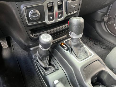 Used 2022 Jeep Wrangler Sport AWD/4WD image 24