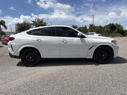 Used 2022 BMW X6 xDrive40i w/ Executive Package AWD/4WD image 3