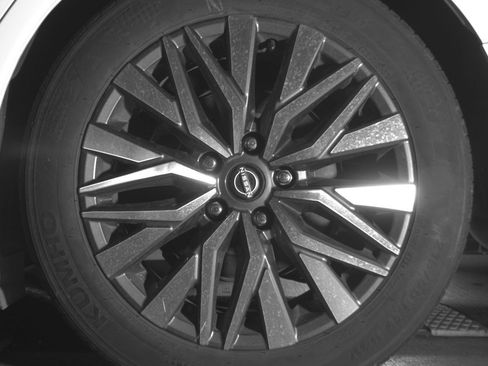 Used 2025 Nissan Altima 2.5 SV image 14