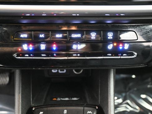 Used 2022 Chevrolet Bolt EUV LT w/ Convenience Package image 17