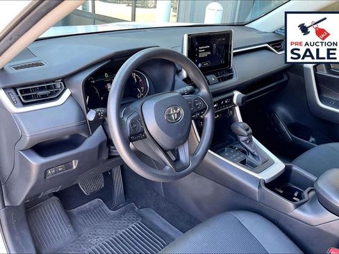 Used 2024 Toyota RAV4 LE AWD/4WD image 14