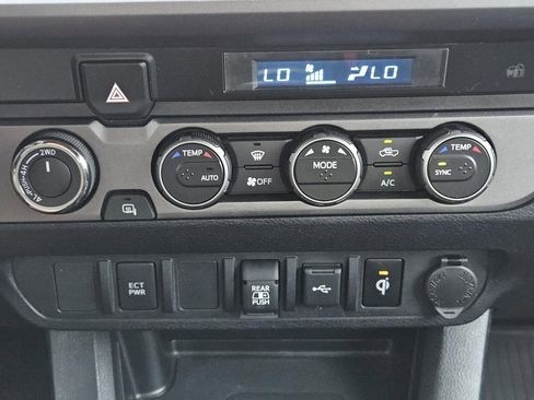 Used 2021 Toyota Tacoma TRD Off-Road image 15