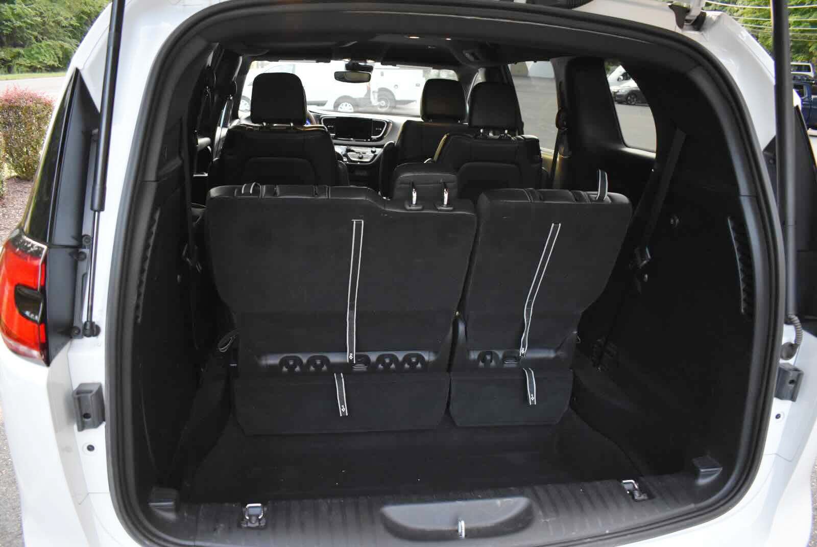 Used 2025 Chrysler Pacifica Select FWD image 52