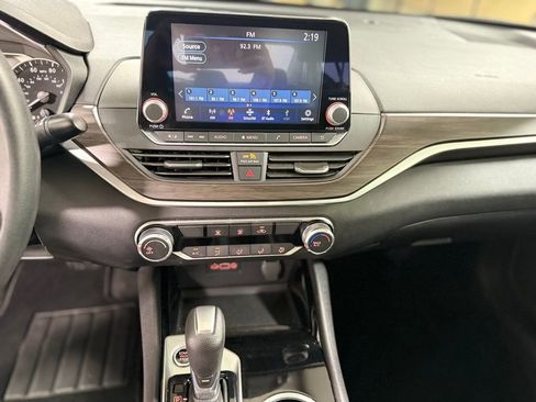 Used 2024 Nissan Altima 2.5 SV image 15