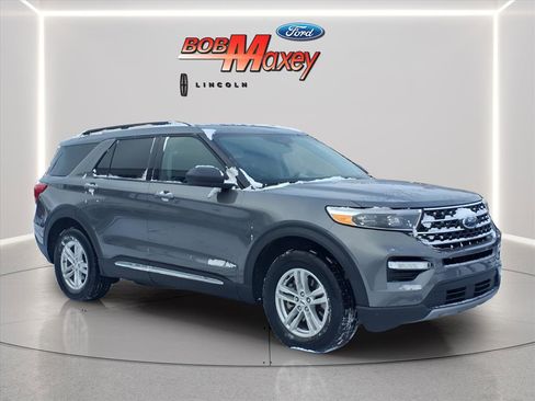 Used 2023 Ford Explorer XLT w/ Equipment Group 202A image 3