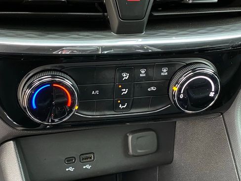 Used 2026 Buick Encore GX Sport Touring image 19