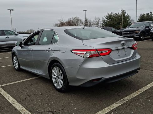 Used 2019 Toyota Camry LE image 4