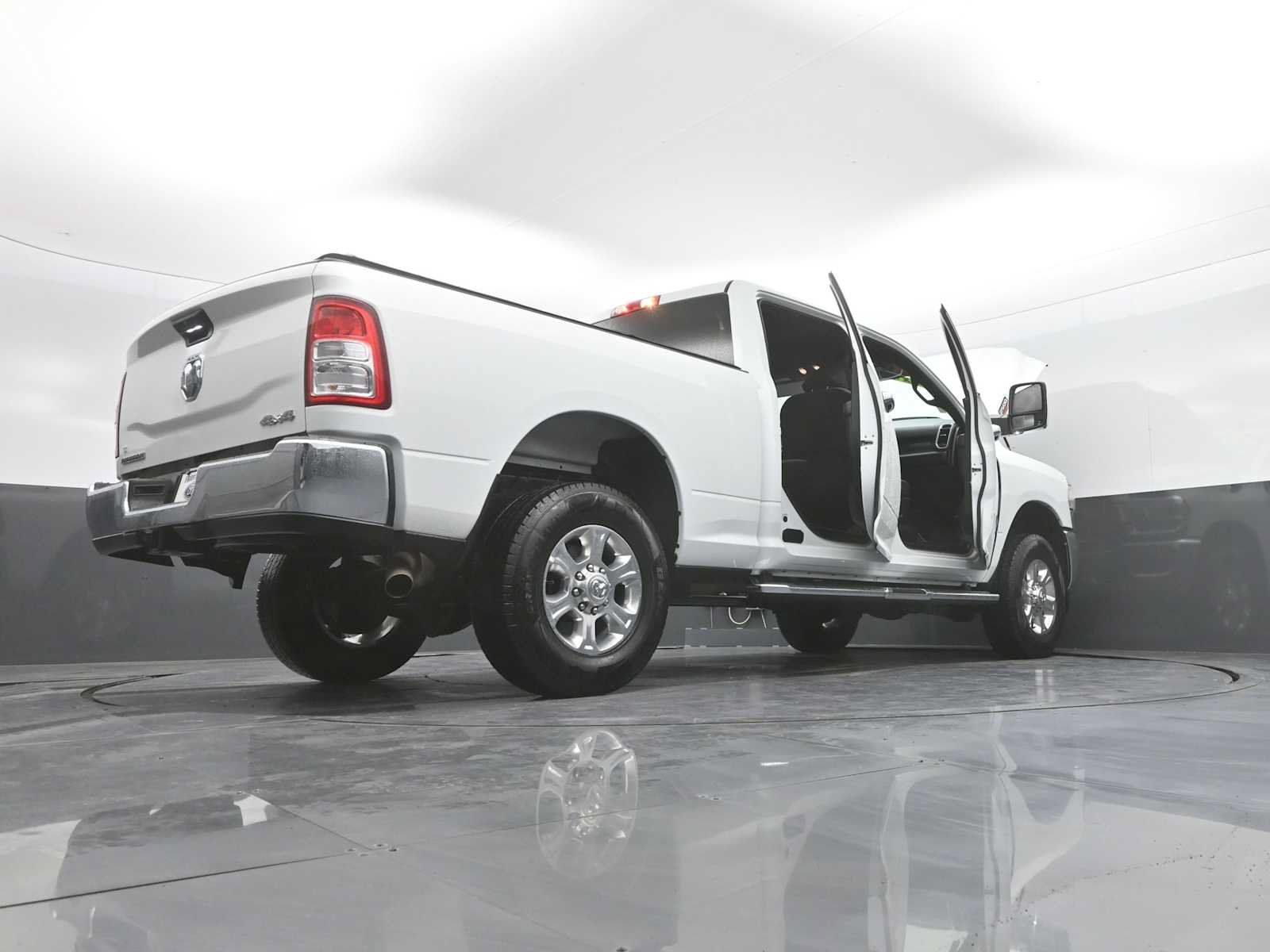 Used 2024 RAM 2500 Big Horn AWD/4WD image 47
