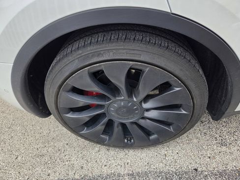 Used 2022 Tesla Model Y Performance AWD/4WD image 5