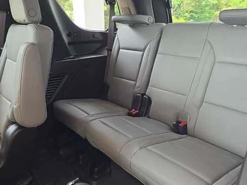Used 2023 Chevrolet Tahoe Z71 w/ Luxury Package AWD/4WD image 15