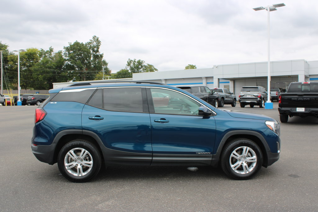 Used 2020 GMC Terrain SLE w/ Driver Convenience Package FWD image 11