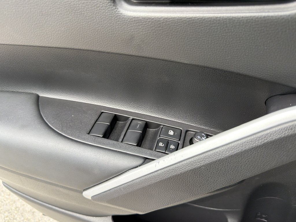 Used 2025 Toyota Corolla Cross LE FWD image 22