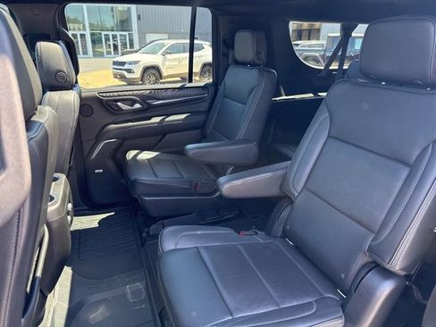 Used 2022 GMC Yukon XL Denali w/ Denali Premium Package AWD/4WD image 36