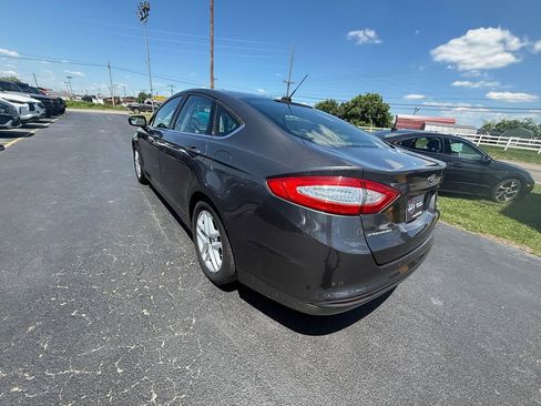 Used 2016 Ford Fusion SE FWD image 6