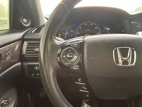 Used 2017 Honda Accord Touring image 14